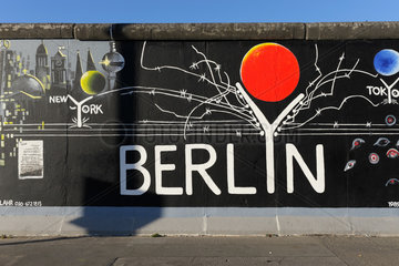 Berlin  Deutschland  Motiv BERLYN von Gerhard Lahr der sanierten East Side Gallery