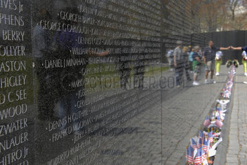 Vietnam Veterans Memorial  Washington D.C.  mit Touristen