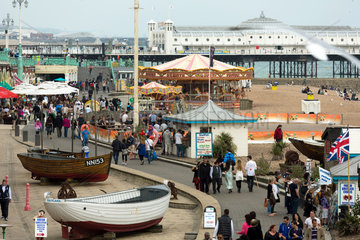 Brighton  Grossbritannien  Strand mit Menschen