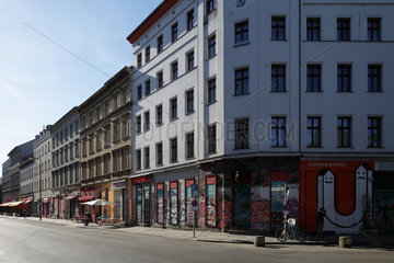 Berlin  Deutschland  abgesperrte und autofreie Oranienstrasse in Berlin-Kreuzberg