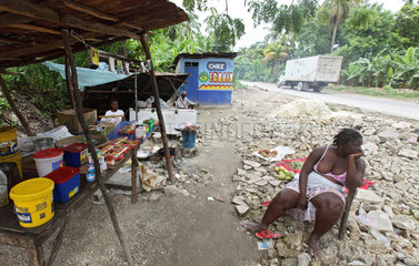 Leogane  Haiti  Strassenverkauf bei Leogane