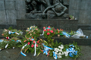 Warschau  Polen  das Denkmal fuer die Helden des Ghettos