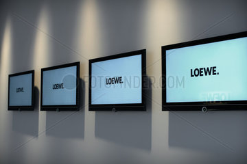 Berlin  Deutschland  Flachbildschirme von Loewe auf der IFA 2011