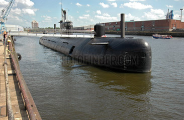 russisches U-Boot U-434 im Hamburger Hafen