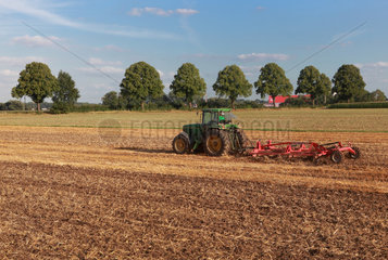 Hamm  Deutschland  Bodenbearbeitung nach der Ernte