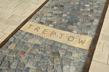 Berlin  Deutschland  Pflastersteine mit der Inschrift Treptow