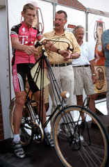 Rolf Aldag mit Pedersen Fahrrad