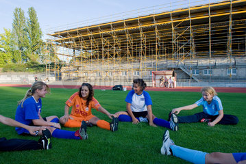 Berlin  Deutschland  Maedchenmannschaft des SC Union 06 im Poststadion beim Training