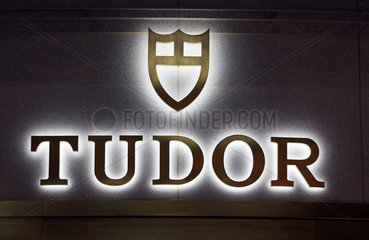 Hong Kong  China  Logo des Uhrenherstellers Tudor
