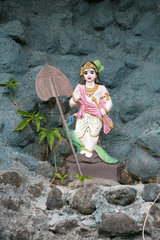 Bois Cheri  Mauritius  Hindu-Goetterstatue in einer Tempelanlage