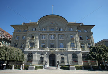 Bern  Schweiz  Eingang der Schweizerischen Nationalbank an Bundesplatz