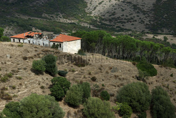 Montevecchio  Italien  kaputtes Haus der ehemaligen Bergarbeitersiedlung der Miniere de Levante auf Sardinien