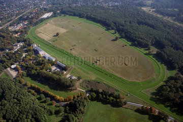 Hoppegarten  Deutschland  Luftaufnahme der Galopprennbahn Hoppegarten