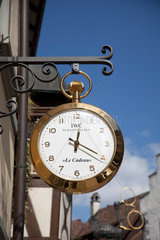 Stein am Rhein  Schweiz  Aushaengeschild eines Uhrenladens
