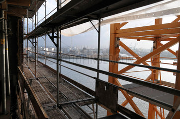 Elbphilharmonie Hamburg Innenraum  Balkon mit Blick auf den Hafen