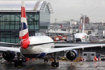 London  Grossbritannien  Flugzeuge von British Airways auf dem Flughafen Heathrow Terminal 5