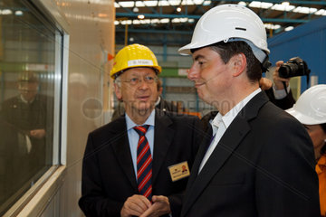 Papenburg  Deutschland  der nds. MP David McAllister (CDU) und Bernhard Meyer  GF der Meyer Werft GmbH