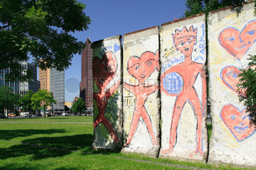 Berlin  Deutschland  Mauersegmente am Leipziger Platz
