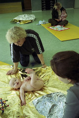 Babygymnastik mit Waltrud Walgenbach