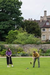 Oxford  Grossbritannien  Studenten spielen Croquet im Masters Garden des Christ Church Colleges
