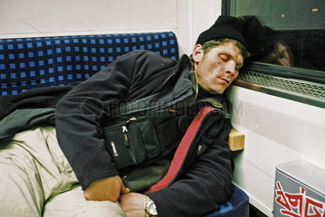 Schlafen in der S-Bahn