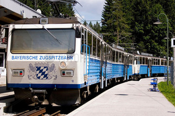 Zugspitzbahn im Bahnhof Eibsee