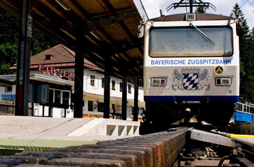 Zugspitzbahn im Bahnhof Eibsee