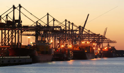 Hamburger Hafen  Containerumschlag Eurogate