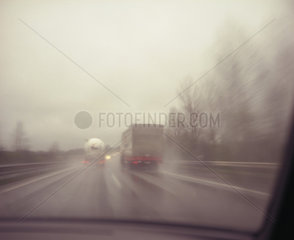 Autobahn im Regen