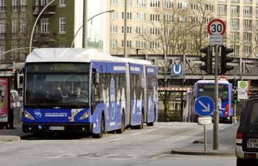 Metrobuslinie 5 in Hamburg mit mehr als 50 000 Fahrgaesten taeglich die meistgenutzte Buslinie Europas