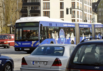 Metrobuslinie 5 in Hamburg mit mehr als 50 000 Fahrgaesten taeglich die meistgenutzte Buslinie Europas