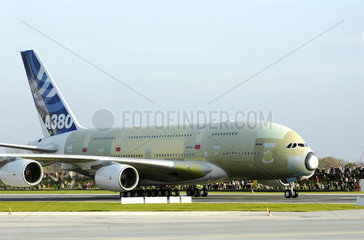 Landung des Airbus A380 in HH-Finkenwerder
