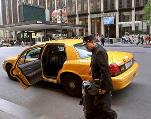 Taxi vor Madison Square Garden  New York City