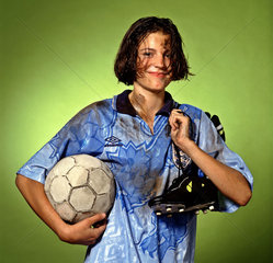 junge Frau im Fussballdress