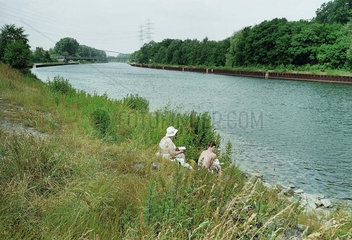 Lesen am Rhein-Herne-Kanal