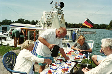 Kaffekraenzchen am Rhein-Herne-Kanal