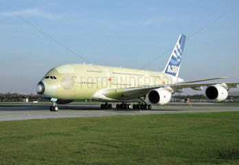 Landung des Airbus A380 in HH-Finkenwerder