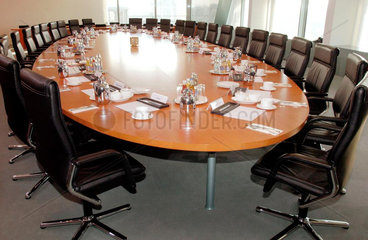 Bundeskabinett - leerer Sitzungsraum