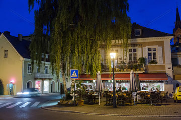 Badenweiler  Deutschland  ein italienisches Restaurant am Abend