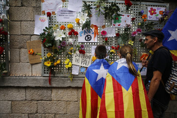Girona  Katalonien  Spanien - Trauer nach gewaltsamen Polizeieinsatz am Tag des Referendums fuer Unabhaengigkeit