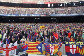 Barcelona  Katalonien  Spanien - Fussballfans im Stadion Camp Nou in Barcelona