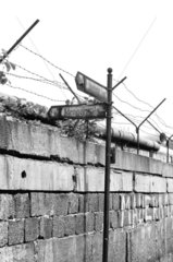 Berliner Mauer  alte Strassenschilder