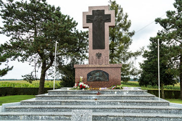 Neuville-Saint-Vaast  Frankreich  Kreuz der polnischen Freiwilligen