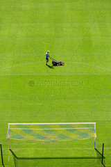 Lemberg  Ukraine  Pflege des Rasens in der Arena Lwiw  Spielstaette fuer die Fussball-EM 2012