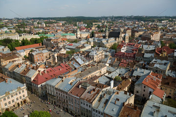 Lemberg  Ukraine  Blick vom Rathausturm auf den Marktplatz und die Altstadt