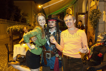 Lemberg  Ukraine  Stadtfest am Stary Rynok  junger Mann posiert als Jack Sparrow