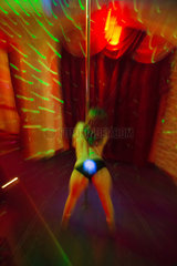 Lemberg  Ukraine  Stripteasetaenzerin in einem Nachtclub