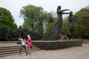 Lemberg  Ukraine  Denkmal aus Sowjetzeiten erinnert an die Opfer des Zweiten Weltkriegs