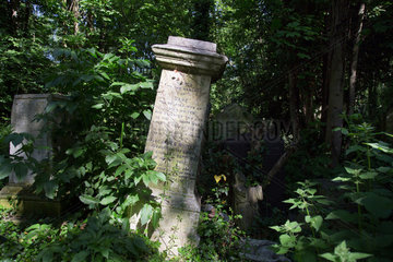London  Grossbritannien  Grabstein auf dem Abney Park Cemetery