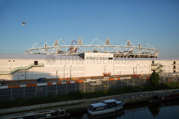 London  Grossbritannien  Blick von Hackney Wick auf den Olympiapark im Londoner East End